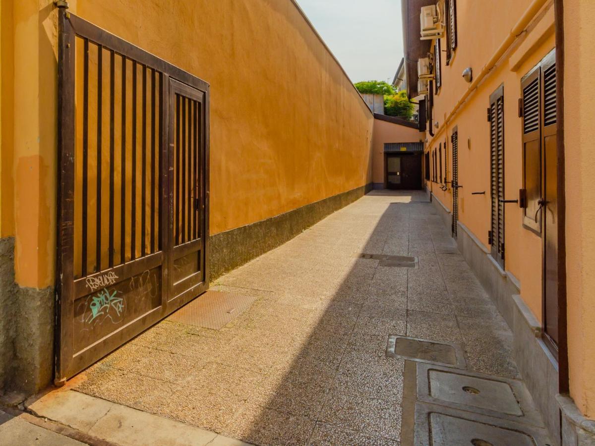 Navigli-Tortona - Aesthetic Suite Milaan Buitenkant foto